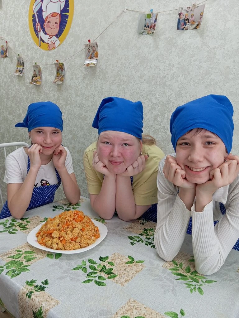 Детских рук тепло и свет — вкусней плова в мире нет! 