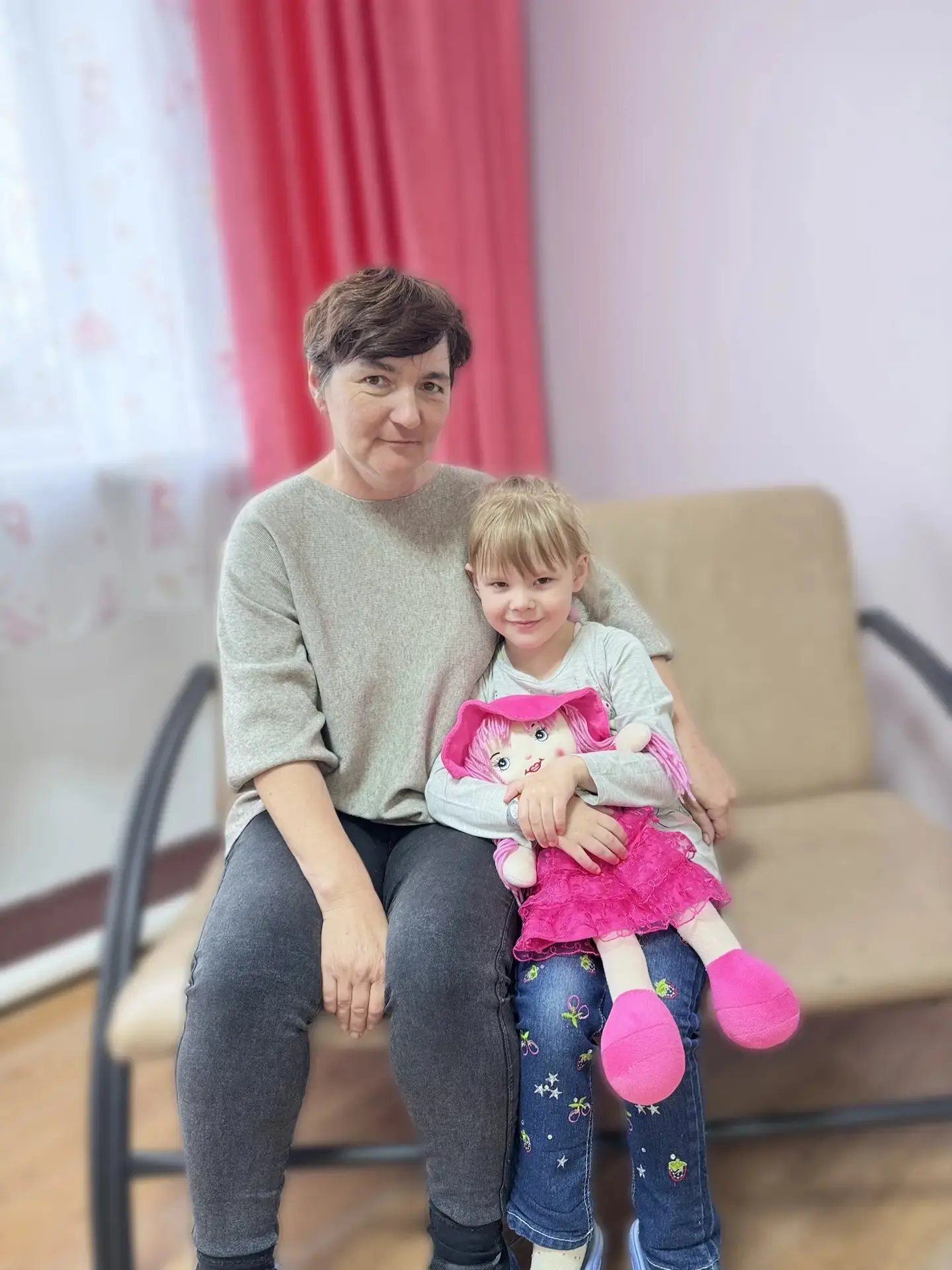 История Кати: любовь родного человека подарила девочке домашний очаг